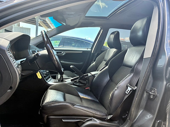 Volvo V70 13 of 13