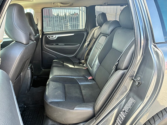 Volvo V70 8 of 13