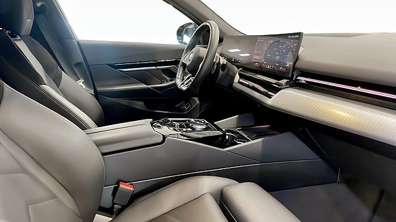 BMW 530e 3 of 11