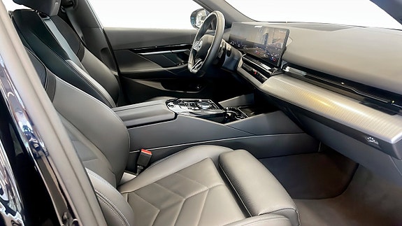 BMW 530e 3 of 10