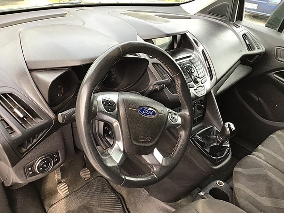 Ford Transit Connect 8 of 28