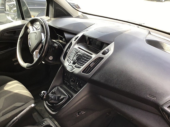 Ford Transit Connect 16 of 28