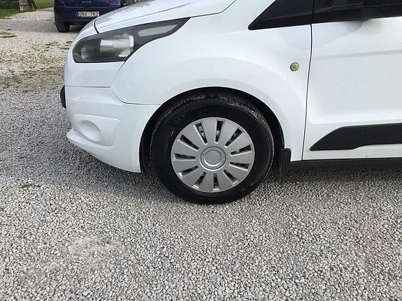 Ford Transit Connect 9 of 28