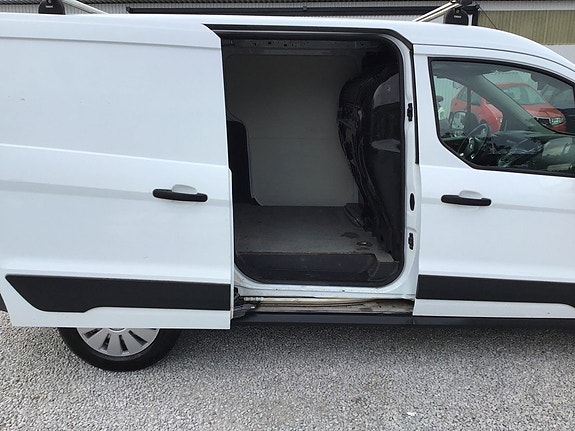 Ford Transit Connect 10 of 28