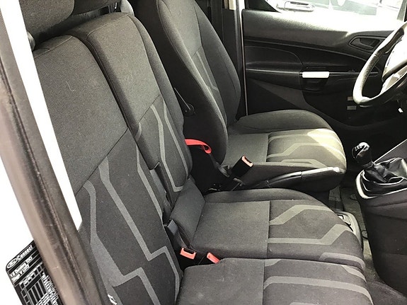 Ford Transit Connect 13 of 28