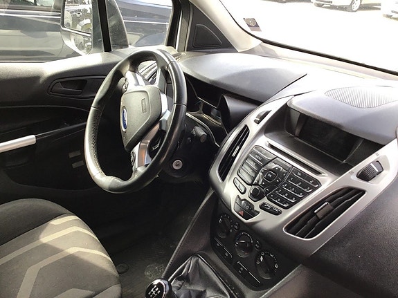 Ford Transit Connect 18 of 28