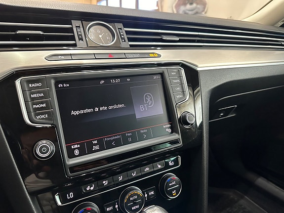 Volkswagen Passat 24 of 28