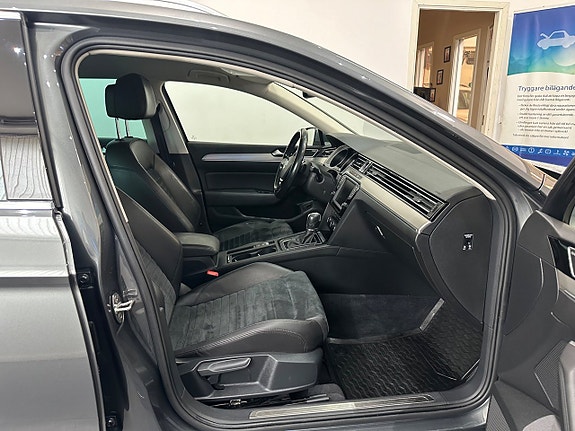 Volkswagen Passat 14 of 28