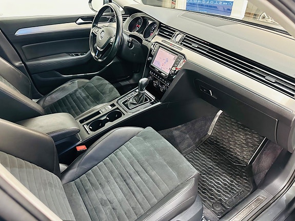 Volkswagen Passat 16 of 28