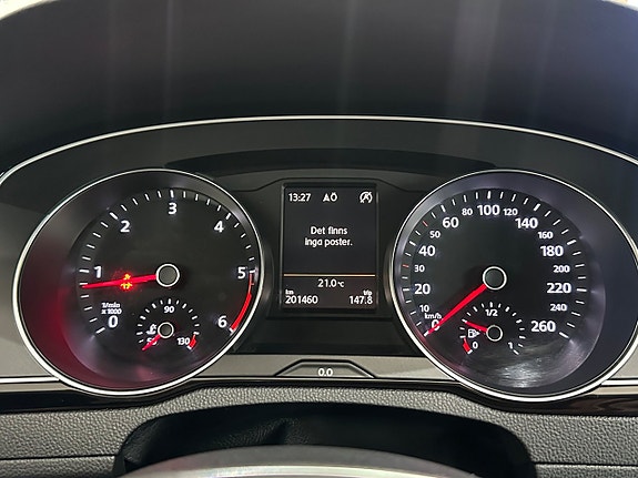 Volkswagen Passat 25 of 28