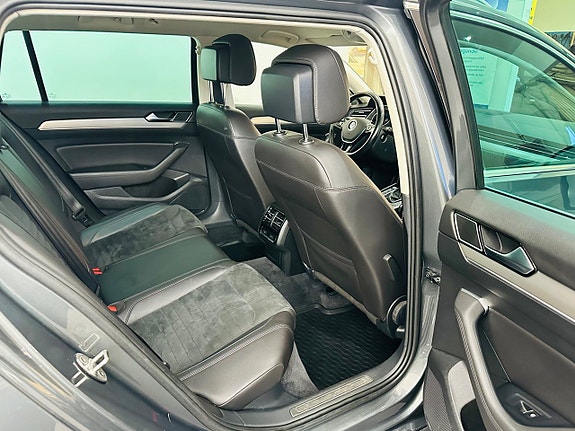 Volkswagen Passat 17 of 28