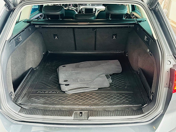 Volkswagen Passat 19 of 28