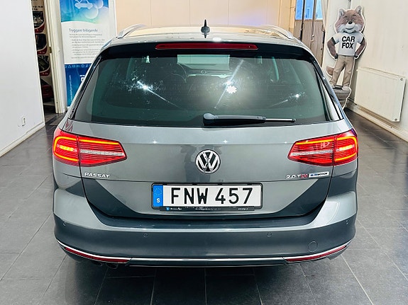 Volkswagen Passat 9 of 28