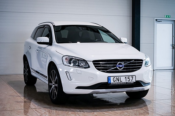 Volvo XC60 2 of 30