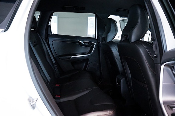 Volvo XC60 13 of 30