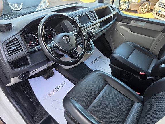 Volkswagen Transporter 10 of 15
