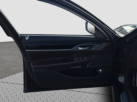 BMW 730 11 of 17