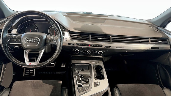 Audi Q7 10 of 15