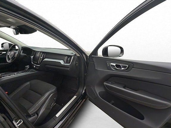 Volvo XC60 11 of 30