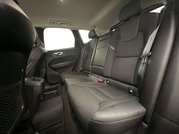 Volvo XC60 10 of 30