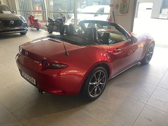 Mazda MX-5 3 of 7