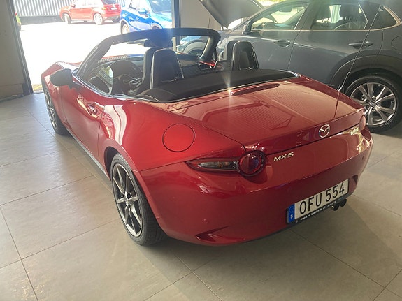 Mazda MX-5 4 of 7