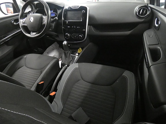 Renault Clio 12 of 15