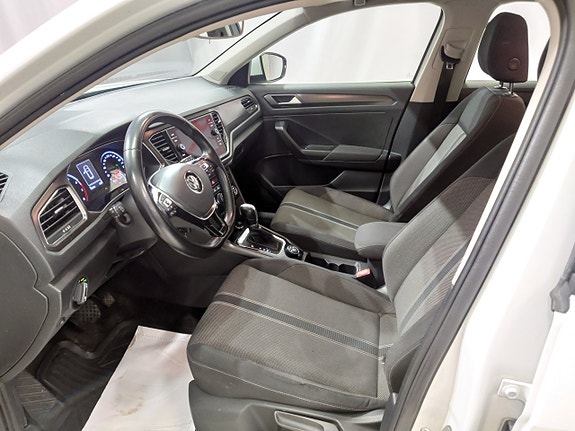 Volkswagen T-Roc 10 of 14