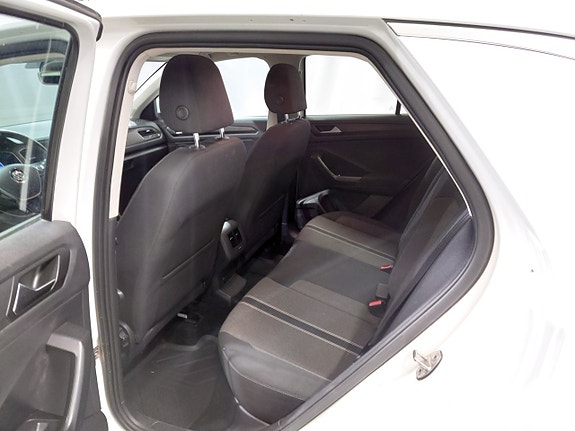 Volkswagen T-Roc 13 of 14