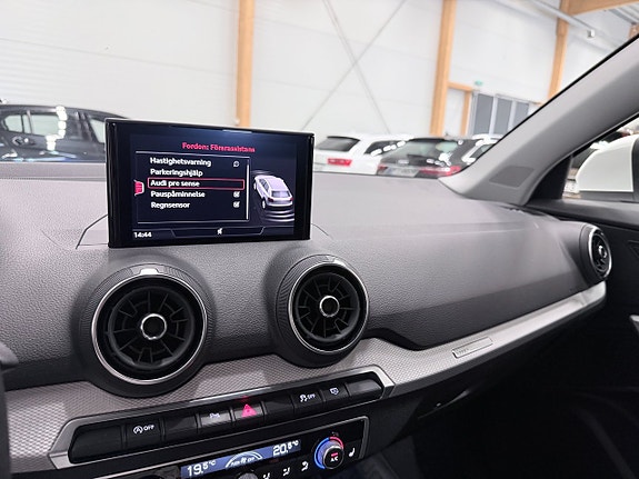 Audi Q2 14 of 18