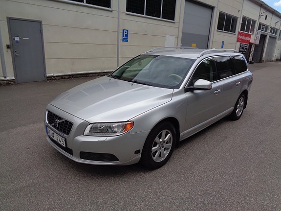 Volvo V70 2 of 9