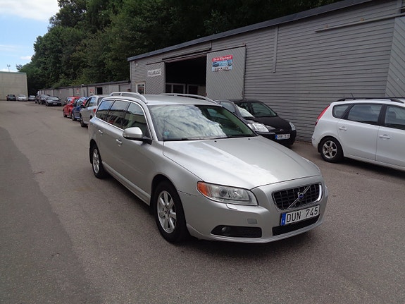 Volvo V70 3 of 9