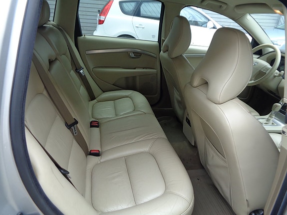 Volvo V70 8 of 9