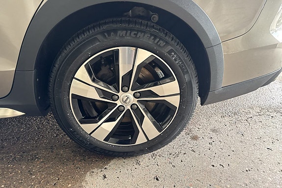 Volvo V60 Cross Country 11 of 16