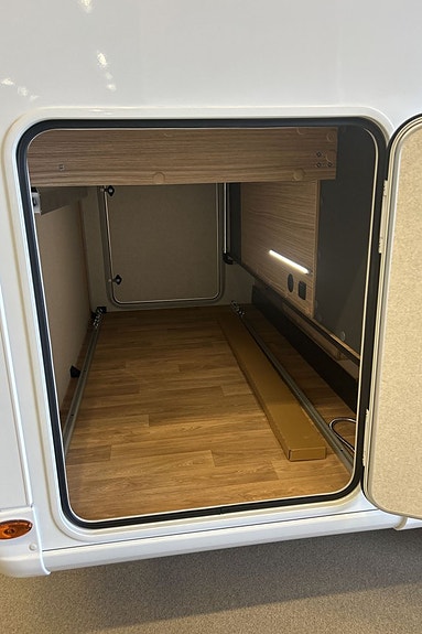 Pilote G740 FC Queensbed, Inverter 2000w 7 of 21