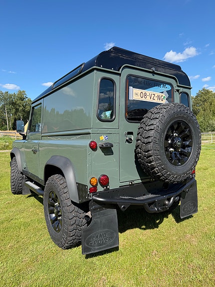 Land Rover Defender 90 3 of 5