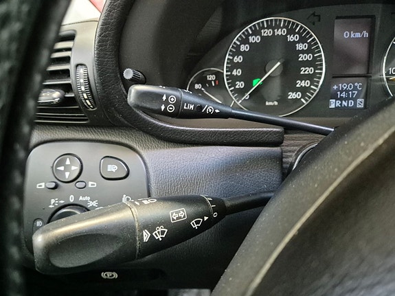 Mercedes-Benz C200 13 of 22