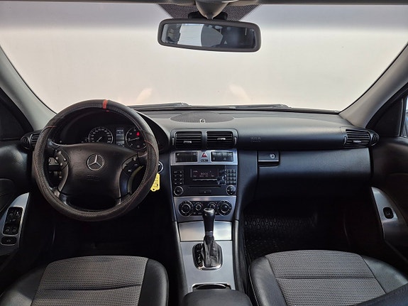 Mercedes-Benz C200 8 of 22