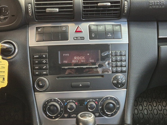 Mercedes-Benz C200 10 of 22