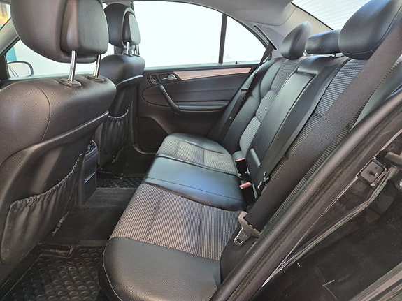 Mercedes-Benz C200 18 of 22