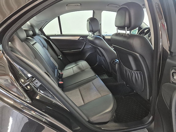 Mercedes-Benz C200 19 of 22