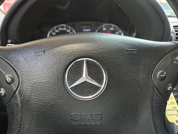 Mercedes-Benz C200 16 of 22