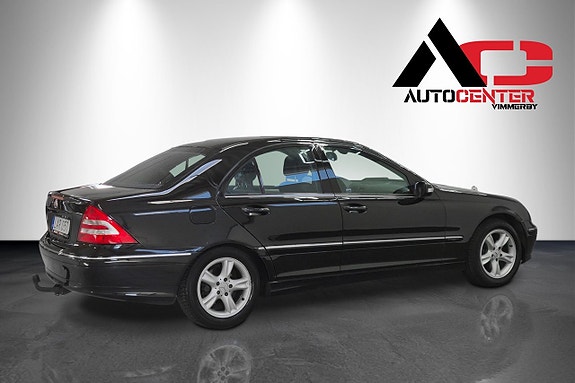 Mercedes-Benz C200 4 of 22