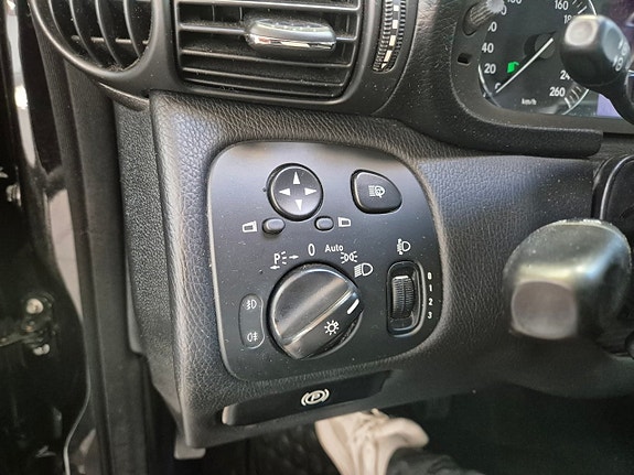 Mercedes-Benz C200 12 of 22