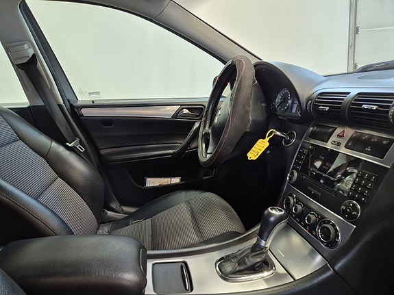Mercedes-Benz C200 21 of 22