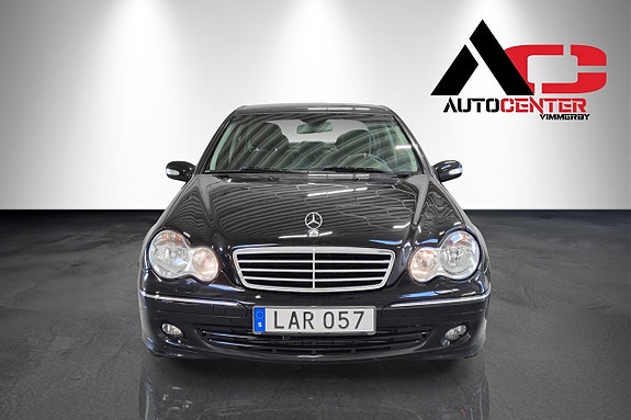 Mercedes-Benz C200 2 of 22