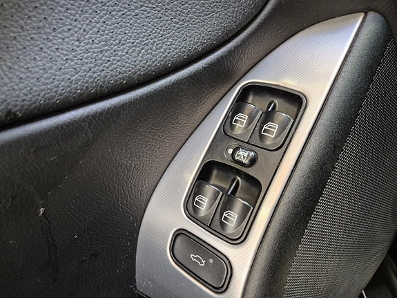Mercedes-Benz C200 11 of 22