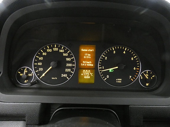 Mercedes-Benz A150 8 of 15