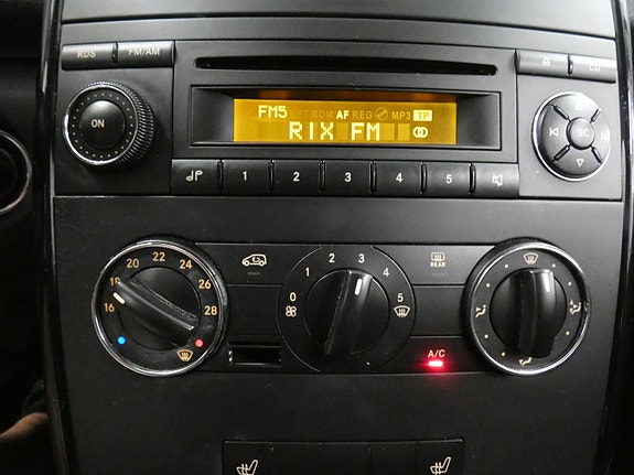 Mercedes-Benz A150 9 of 15