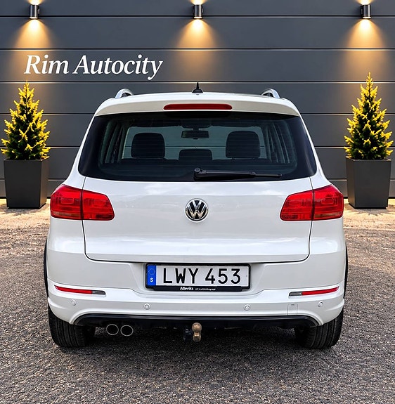 Volkswagen Tiguan 3 of 12